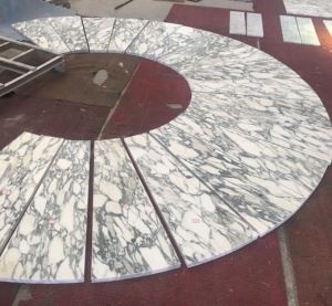 Menyesuaikan tangga Arc batu granit semulajadi dengan kelebihan Diffent